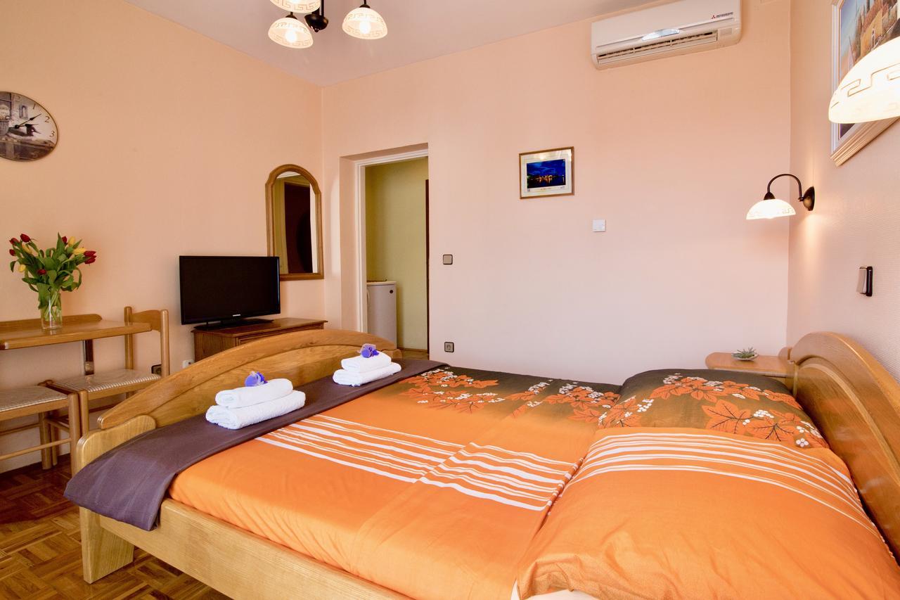 Pansion Adria Hotel Sveti Filip i Jakov Buitenkant foto