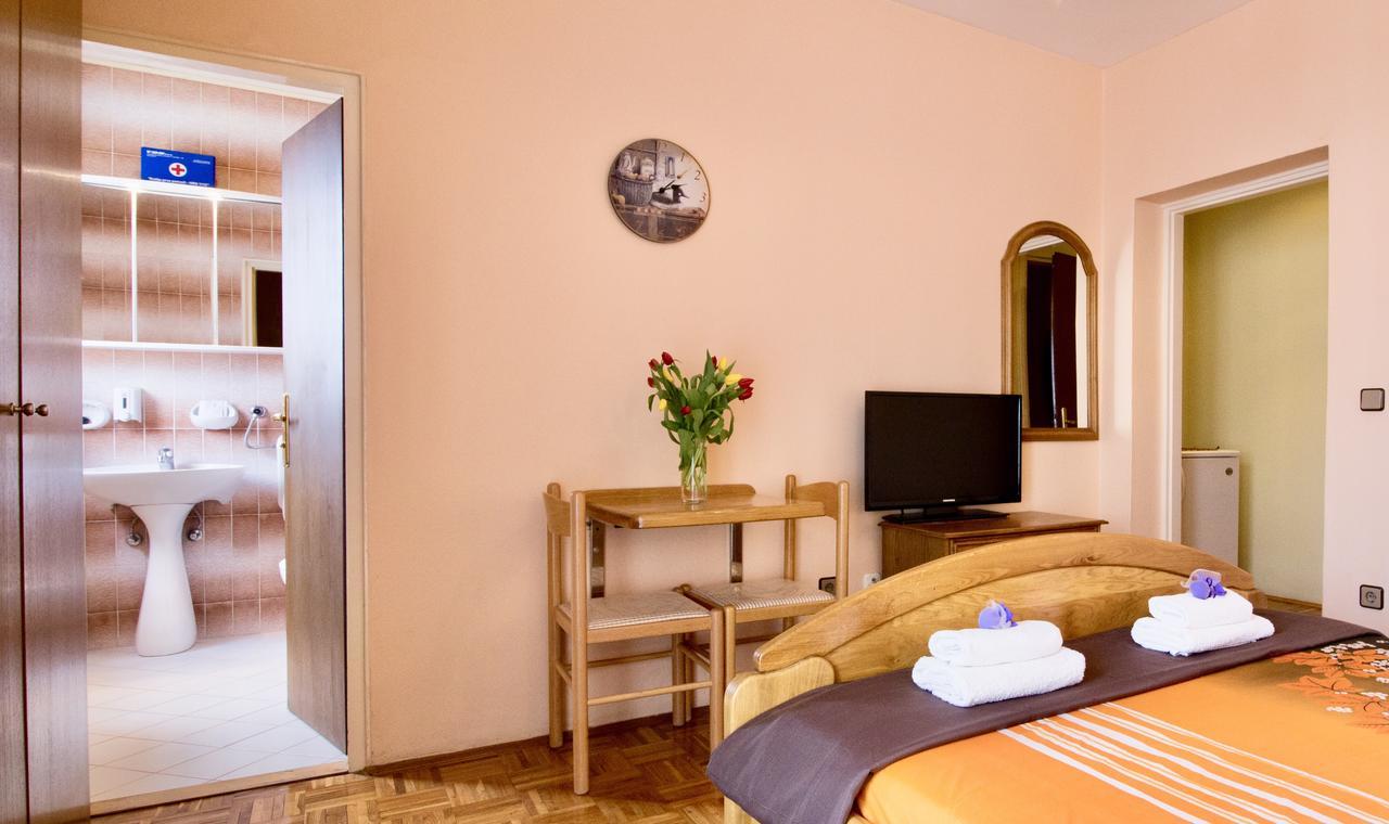 Pansion Adria Hotel Sveti Filip i Jakov Buitenkant foto