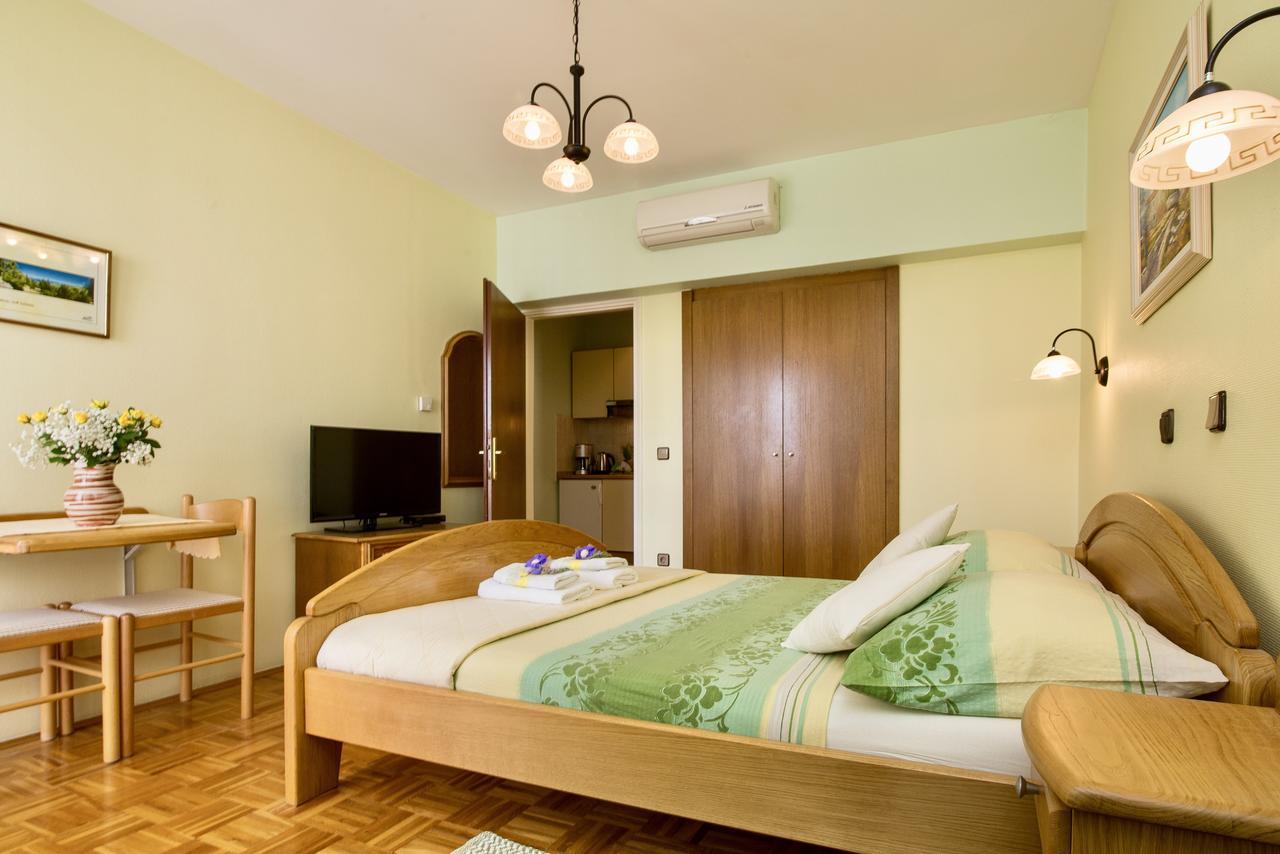 Pansion Adria Hotel Sveti Filip i Jakov Buitenkant foto