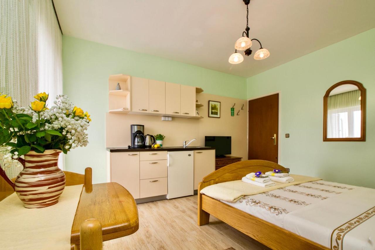 Pansion Adria Hotel Sveti Filip i Jakov Buitenkant foto